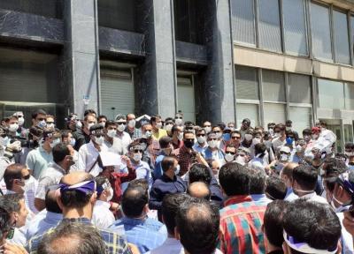 تجمع کارکنان وزارت نفت در اعتراض به اجرا نشدن افزایش حقوق